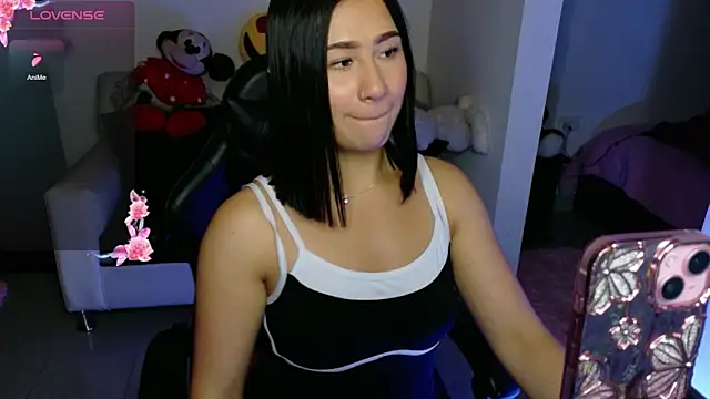 EvelynLeen  online show from 05/01/26, 08:02