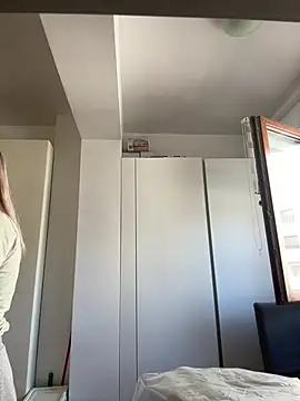 Snapshot of SweetLilTrouble chatting on 04/06/26, 09:43 SweetLilTrouble online show from 04/06/26, 09:43