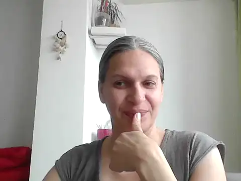 Snapshot of SweetLilTrouble chatting on 04/11/26, 10:30 SweetLilTrouble online show from 04/11/26, 10:30