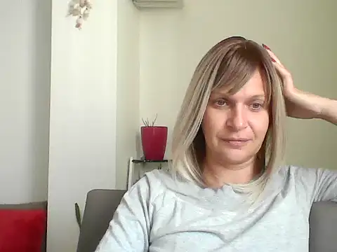 Snapshot of SweetLilTrouble chatting on 04/28/26, 11:26 SweetLilTrouble online show from 04/28/26, 11:26