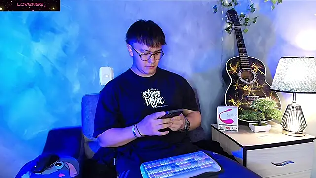 Snapshot of owen_xxx chatting on 04/06/26, 01:47 owen xxx online show from 04/06/26, 01:47