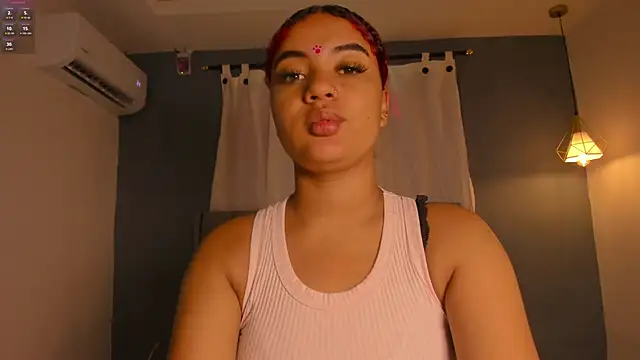 Snapshot of sweetkimmie_ chatting on 04/19/26, 11:42 sweetkimmie online show from 04/19/26, 11:42