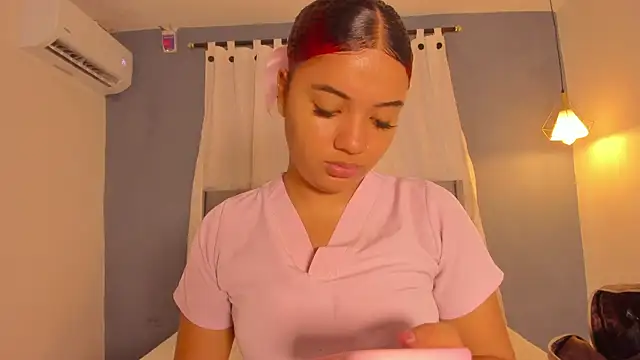 Snapshot of sweetkimmie_ chatting on 04/22/26, 11:23 sweetkimmie online show from 04/22/26, 11:23