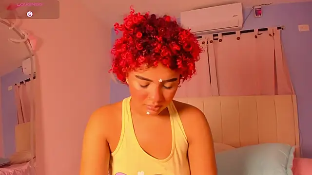 Snapshot of sweetkimmie_ chatting on 05/10/26, 12:43 sweetkimmie online show from 05/10/26, 12:43