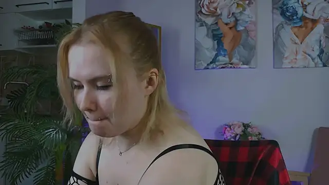 Snapshot of FionaxRider_ chatting on 04/06/26, 10:33 FionaxRider online show from 04/06/26, 10:33