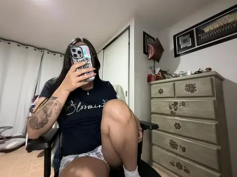 vampiralatina online show from 05/24/26, 04:28