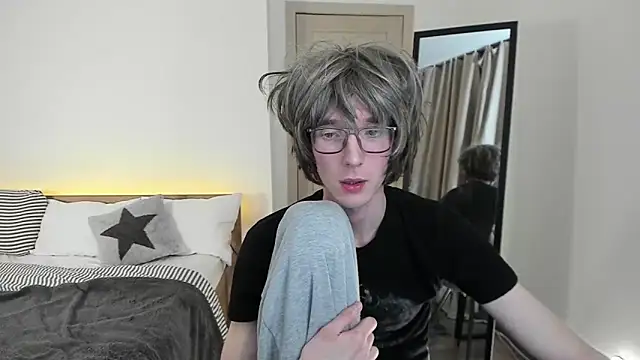 schizophrenic dog online show from 04/15/26, 09:37