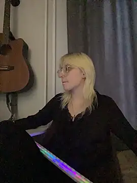 Snapshot of Picxel_ chatting on 04/07/26, 02:34 Picxel online show from 04/07/26, 02:34