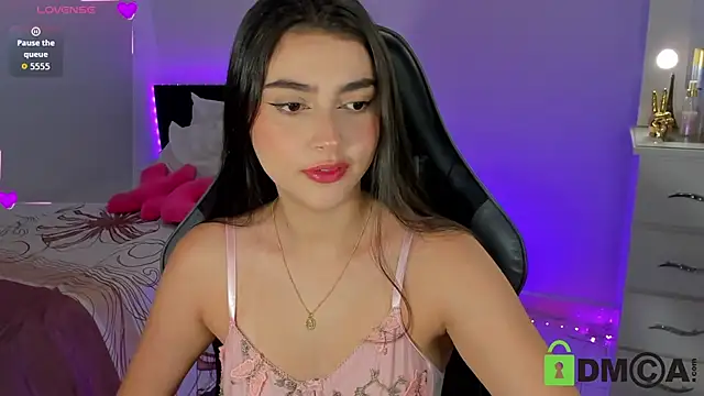 Snapshot of esmeralda_le chatting on 07/20/26, 11:12 esmeralda le online show from 07/20/26, 11:12