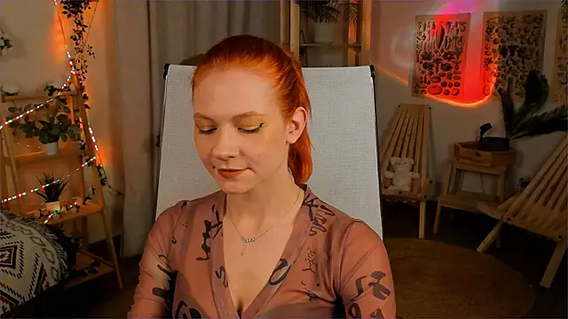Snapshot of LisaAris chatting on 04/24/26, 06:21 LisaAris online show from 04/24/26, 06:21