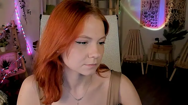 Snapshot of LisaAris chatting on 05/13/26, 03:31 LisaAris online show from 05/13/26, 03:31