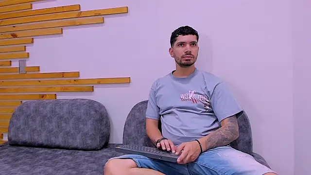 Snapshot of Mateew__ chatting on 04/06/26, 02:07 Mateew online show from 04/06/26, 02:07