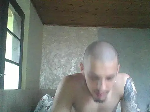 Snapshot of robertmrn112 chatting on 06/11/26, 05:11 robertmrn112 online show from 06/11/26, 05:11