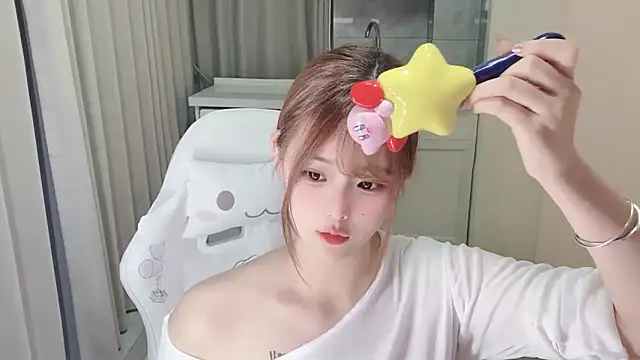 Snapshot of xiaoyugan_cute chatting on 06/24/26, 03:33 xiaoyugan cute online show from 06/24/26, 03:33
