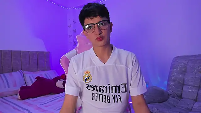 Snapshot of SaNti_ll chatting on 04/08/26, 02:22 SaNti ll online show from 04/08/26, 02:22