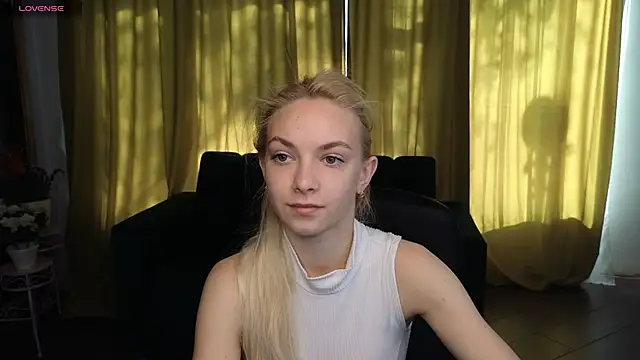 Snapshot of SonnySofia chatting on 05/06/26, 05:35 SonnySofia online show from 05/06/26, 05:35