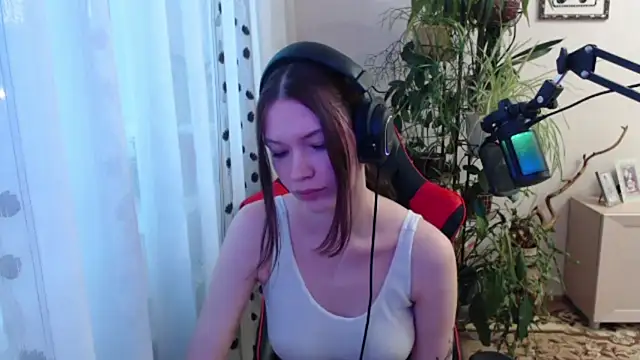 Snapshot of PunyKnee chatting on 04/20/26, 03:04 PunyKnee online show from 04/20/26, 03:04