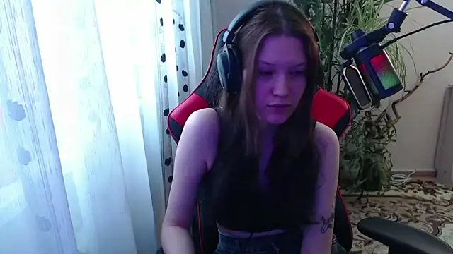 Snapshot of PunyKnee chatting on 04/28/26, 01:05 PunyKnee online show from 04/28/26, 01:05