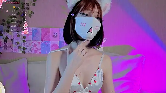 LunaNyanmi online show from 04/25/26, 09:23