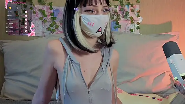 Snapshot of LunaNyanmi chatting on 05/31/26, 01:18 LunaNyanmi online show from 05/31/26, 01:18