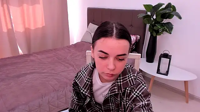 Little Ami  online show from 04/15/26, 01:29