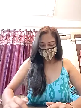 Snapshot of Aliyaa_bhat chatting on 04/17/26, 04:04 Aliyaa bhat online show from 04/17/26, 04:04