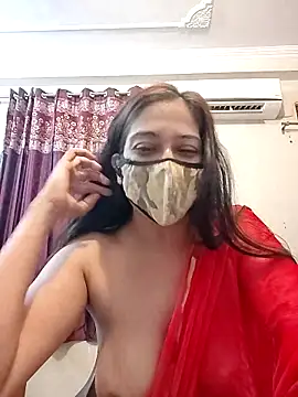 Snapshot of Aliyaa_bhat chatting on 05/19/26, 07:58 Aliyaa bhat online show from 05/19/26, 07:58