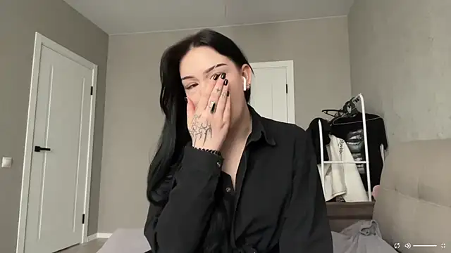 Mia Asterr online show from 04/19/26, 09:08