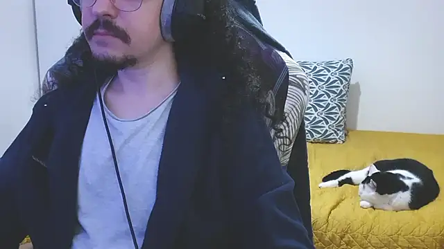 Snapshot of okakox chatting on 04/07/26, 01:11 okakox online show from 04/07/26, 01:11