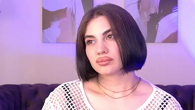 Snapshot of AdrianaToress chatting on 05/19/26, 01:56 AdrianaToress online show from 05/19/26, 01:56