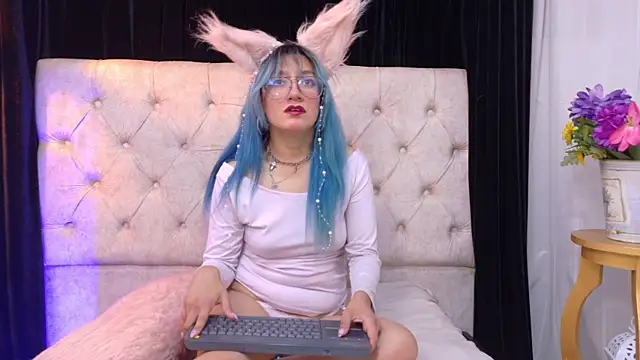 Zafiro Kitsune online show from 06/03/26, 04:26