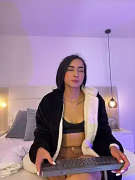 Snapshot of dhalia_lux_ chatting on 04/24/26, 01:41 dhalia lux online show from 04/24/26, 01:41