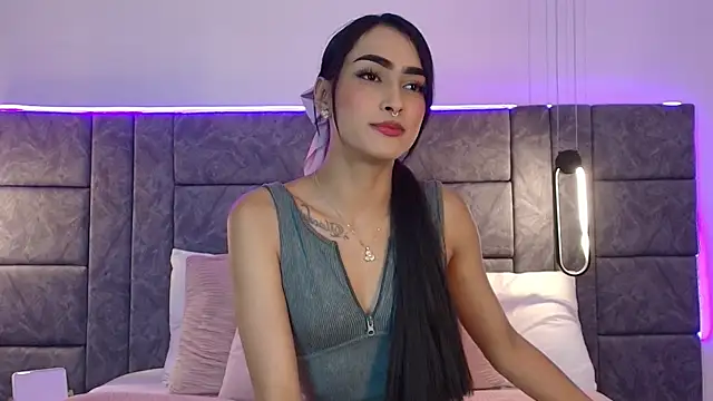 dhalia lux  online show from 07/05/26, 11:56