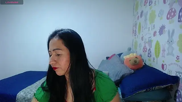 Snapshot of Tyna_b chatting on 06/25/26, 06:56 Tyna b online show from 06/25/26, 06:56