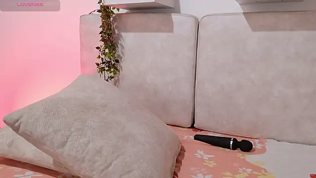 Snapshot of Hanni_Dulce_ chatting on 04/08/26, 12:16 Hanni Dulce online show from 04/08/26, 12:16