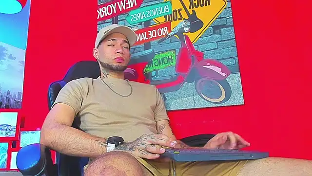 Snapshot of Daniel_huge22 chatting on 05/05/26, 01:41 Daniel huge22 online show from 05/05/26, 01:41