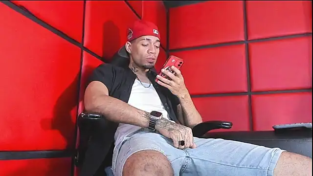 Snapshot of Daniel_huge22 chatting on 05/20/26, 03:29 Daniel huge22 online show from 05/20/26, 03:29