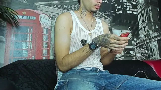 Snapshot of Daniel_huge22 chatting on 06/19/26, 02:21 Daniel huge22 online show from 06/19/26, 02:21