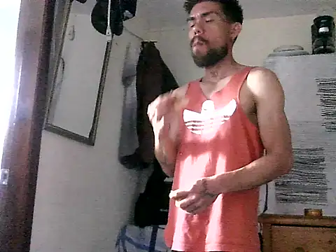 Snapshot of thomas2wood chatting on 07/20/26, 07:05 thomas2wood online show from 07/20/26, 07:05