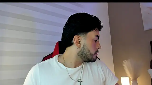 Snapshot of Alexander_Diazz chatting on 04/17/26, 01:36 Alexander Diazz online show from 04/17/26, 01:36