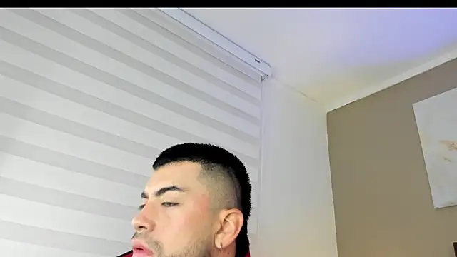 Snapshot of Alexander_Diazz chatting on 04/23/26, 01:35 Alexander Diazz online show from 04/23/26, 01:35
