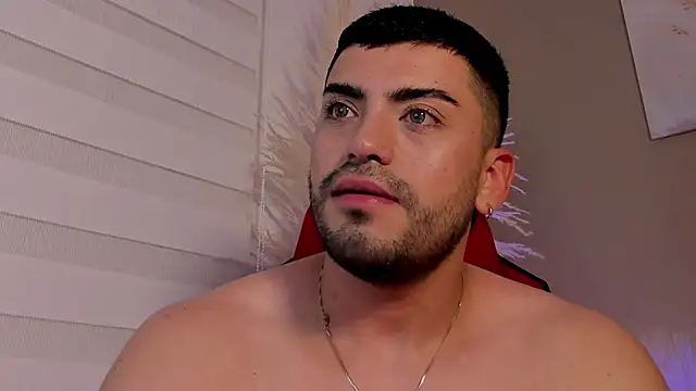 Snapshot of Alexander_Diazz chatting on 05/16/26, 01:13 Alexander Diazz online show from 05/16/26, 01:13
