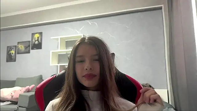 Snapshot of Julllesimons chatting on 04/07/26, 11:21 Julllesimons online show from 04/07/26, 11:21