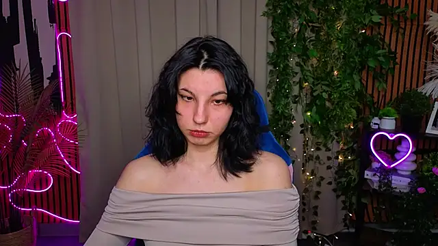 Snapshot of SharonBrowns chatting on 04/15/26, 06:37 SharonBrowns online show from 04/15/26, 06:37