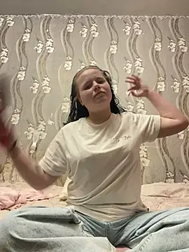 tiny lily  online show from 04/23/26, 06:21