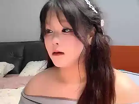 Snapshot of MiaDaily chatting on 04/08/26, 11:10 MiaDaily online show from 04/08/26, 11:10