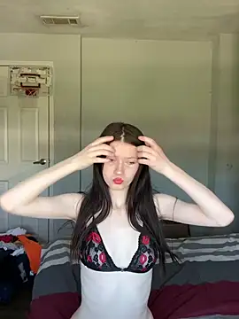 Snapshot of Munchkinbaby72318 chatting on 04/07/26, 05:13 Munchkinbaby72318 online show from 04/07/26, 05:13