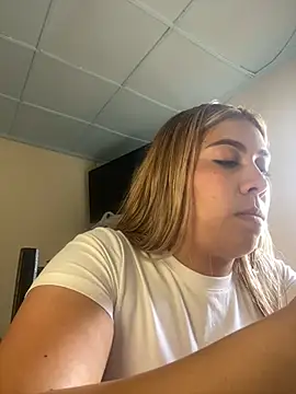 Snapshot of _BellaSmith_ chatting on 07/15/26, 02:55 BellaSmith online show from 07/15/26, 02:55