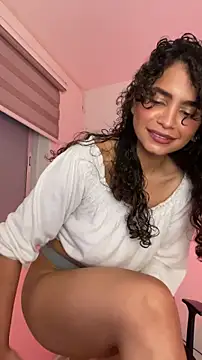 Snapshot of holaRosa chatting on 05/13/26, 10:06 holaRosa online show from 05/13/26, 10:06