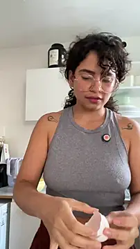Snapshot of holaRosa chatting on 05/17/26, 04:03 holaRosa online show from 05/17/26, 04:03